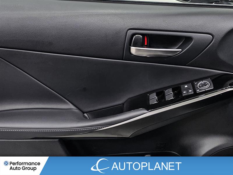 lexus IS 300 2024 - 41