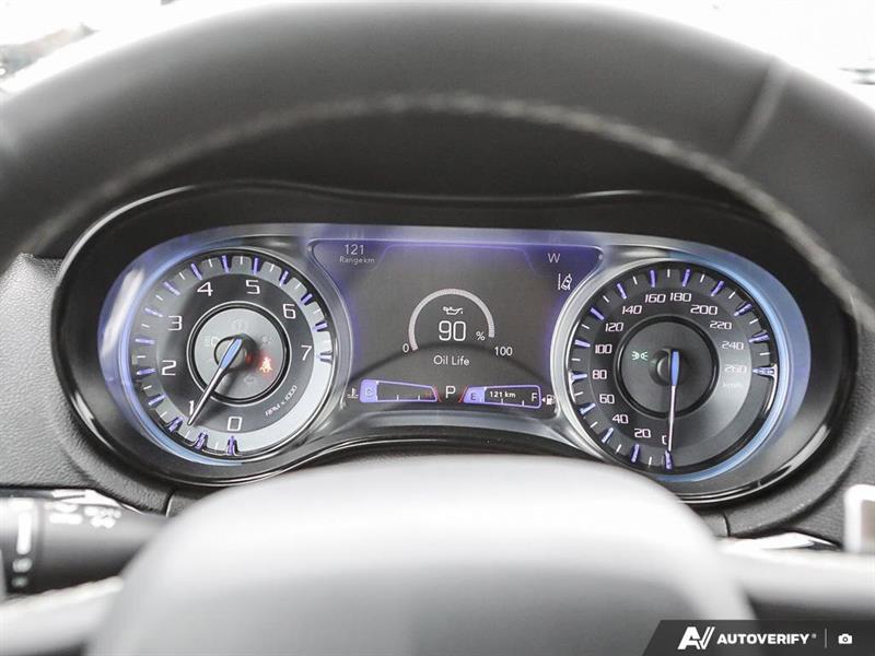 chrysler 300 2023 - 9