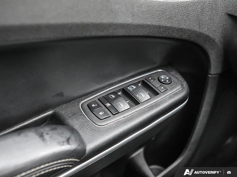 chrysler 300 2023 - 11