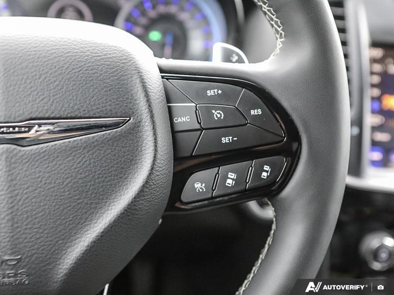 chrysler 300 2023 - 13