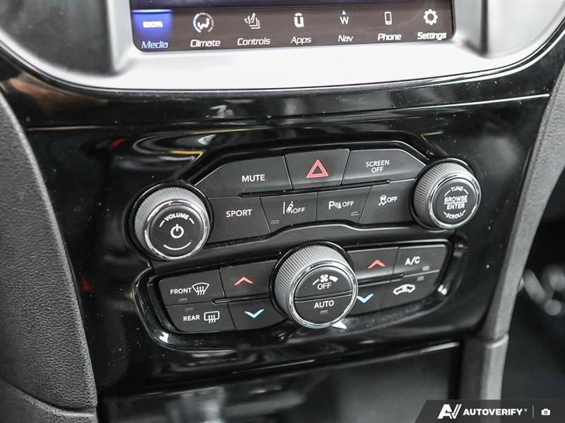 chrysler 300 2023 - 16