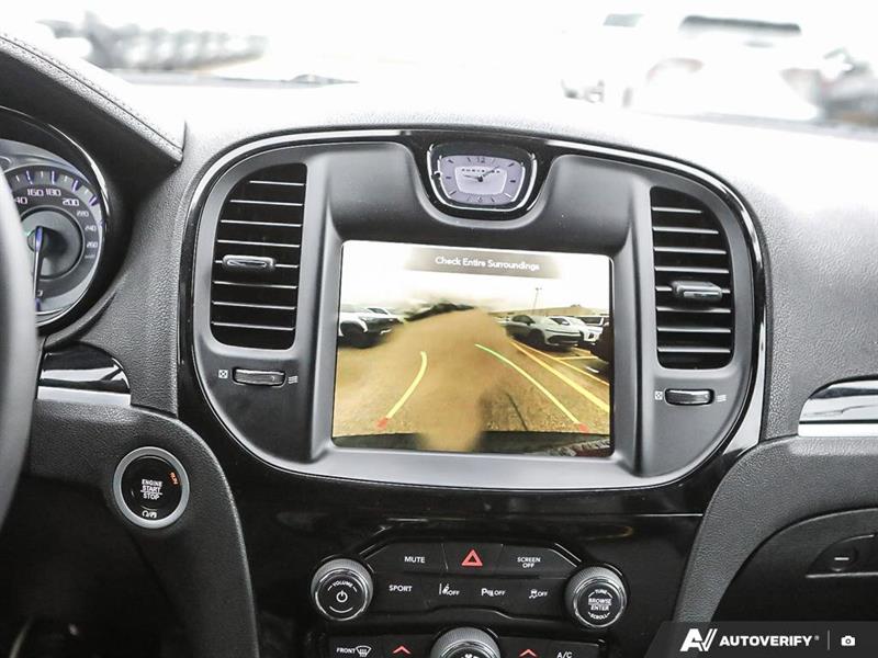 chrysler 300 2023 - 17