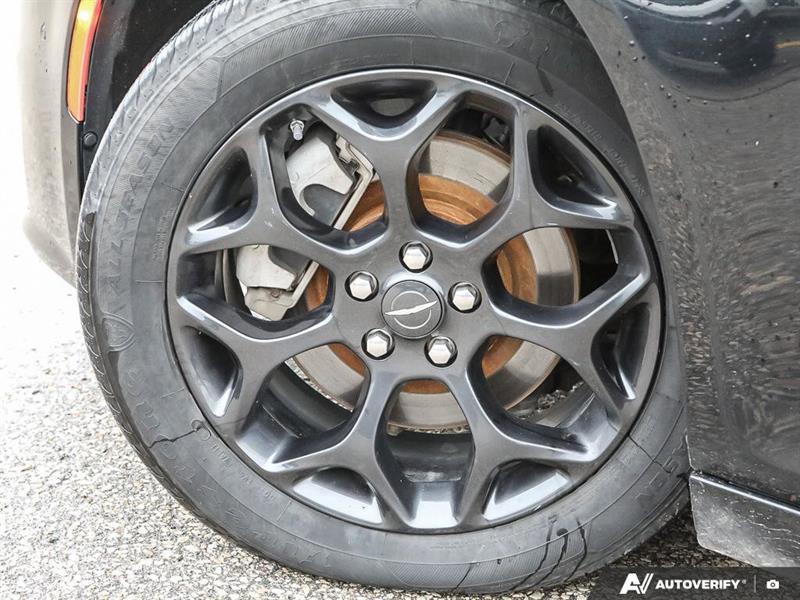 chrysler 300 2023 - 19