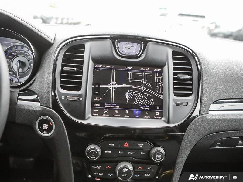 chrysler 300 2023 - 26