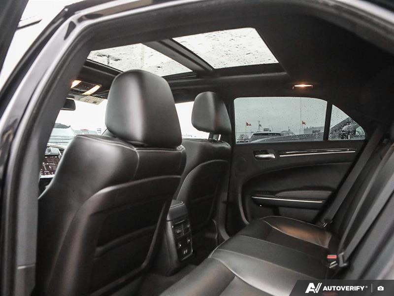 chrysler 300 2023 - 29