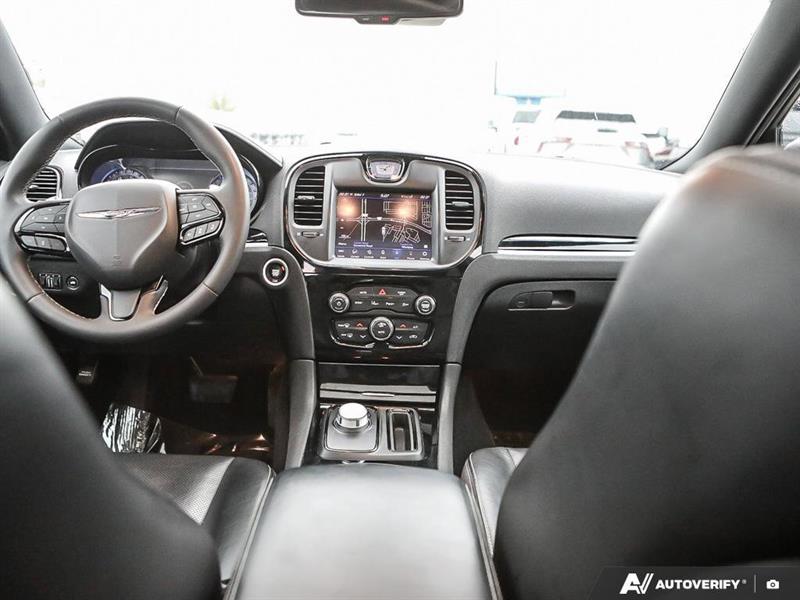 chrysler 300 2023 - 30