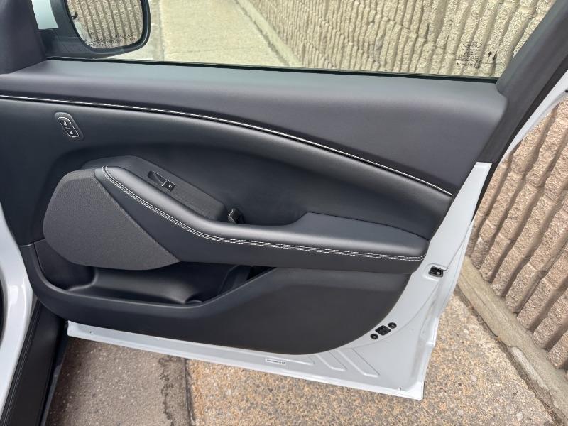 ford Mustang Mach-E 2022 - 25