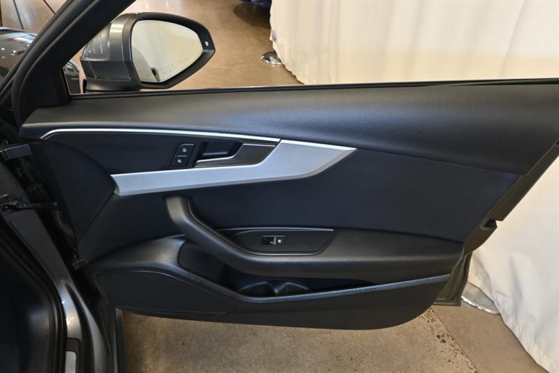 audi berline A4 2018 - 29