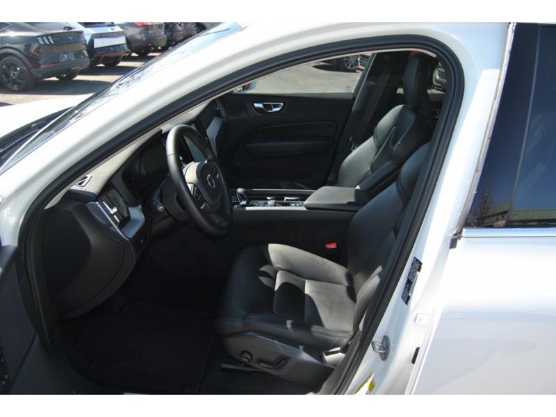 2023 Volvo XC60 - Image 9