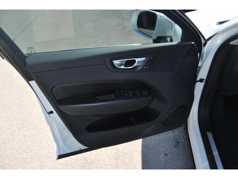 2023 Volvo XC60 - Image 12