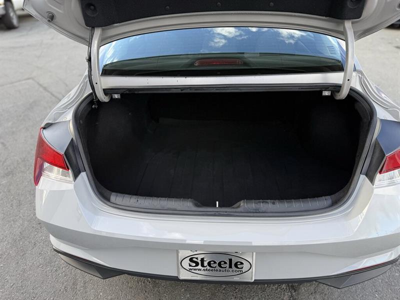 hyundai Elantra 2022 - 25