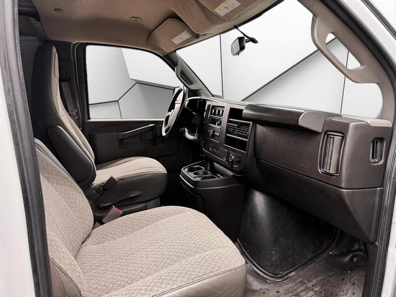 gmc Savana 2023 - 16