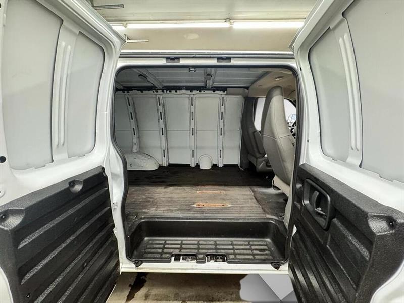 gmc Savana 2023 - 17