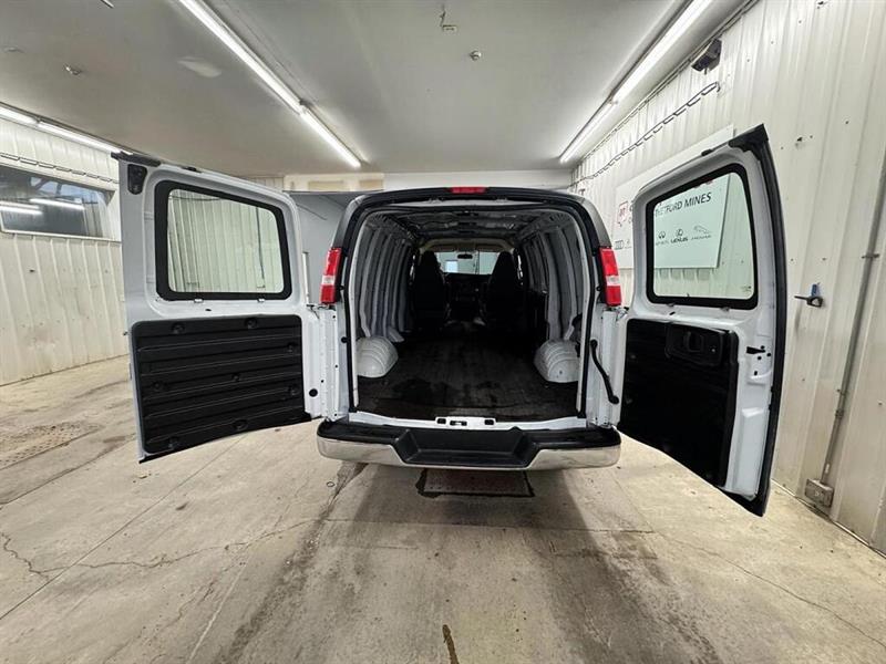 gmc Savana 2023 - 18