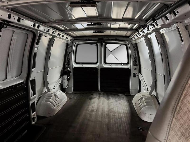 gmc Savana 2023 - 19