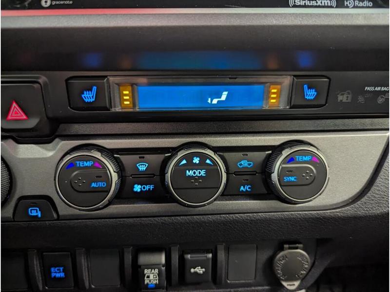 toyota Tacoma 2020 - 27