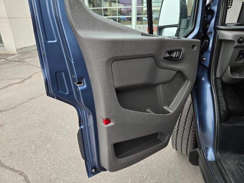 ford E-Transit Cargo Van 2023 - 13