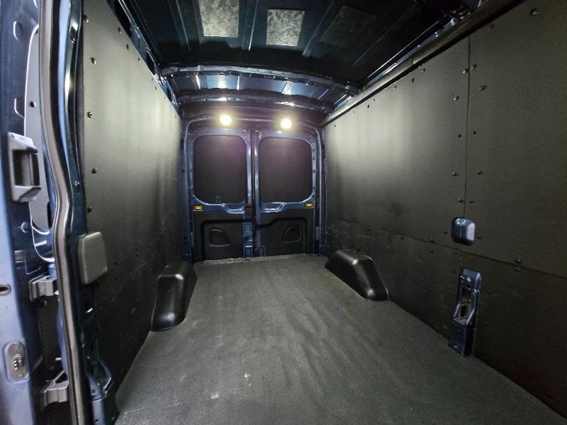 ford E-Transit Cargo Van 2023 - 17