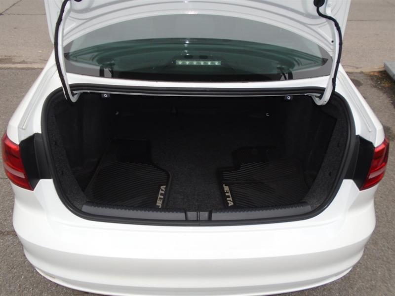 volkswagen Jetta 2015 - 9