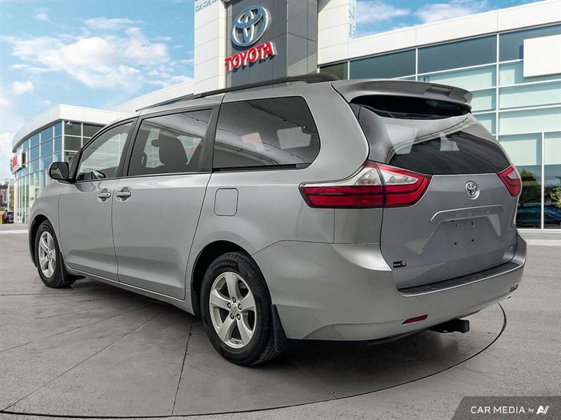 toyota Sienna 2017 - 6