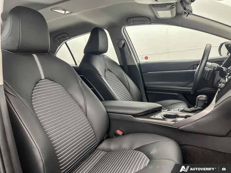 toyota Camry 2021 - 24