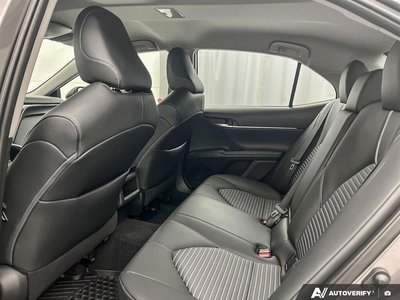 toyota Camry 2021 - 25