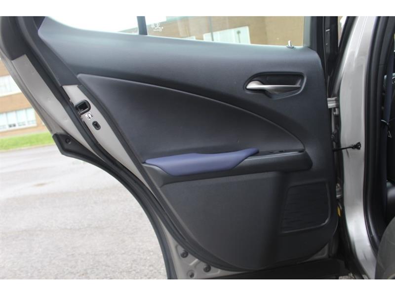 lexus UX 250H 2021 - 17