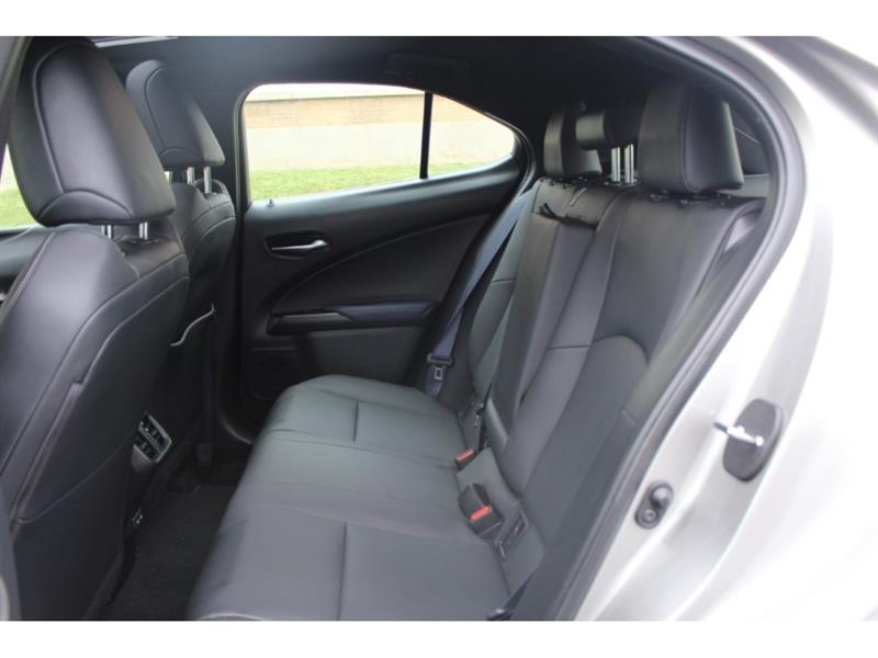 lexus UX 250H 2021 - 18