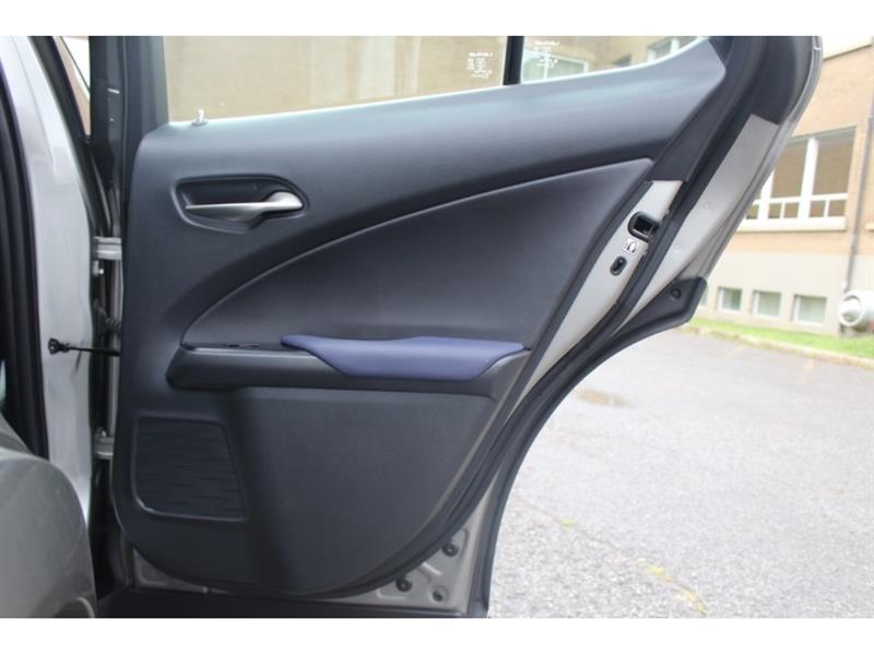 lexus UX 250H 2021 - 21