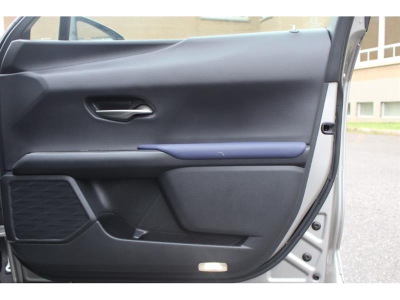 lexus UX 250H 2021 - 23