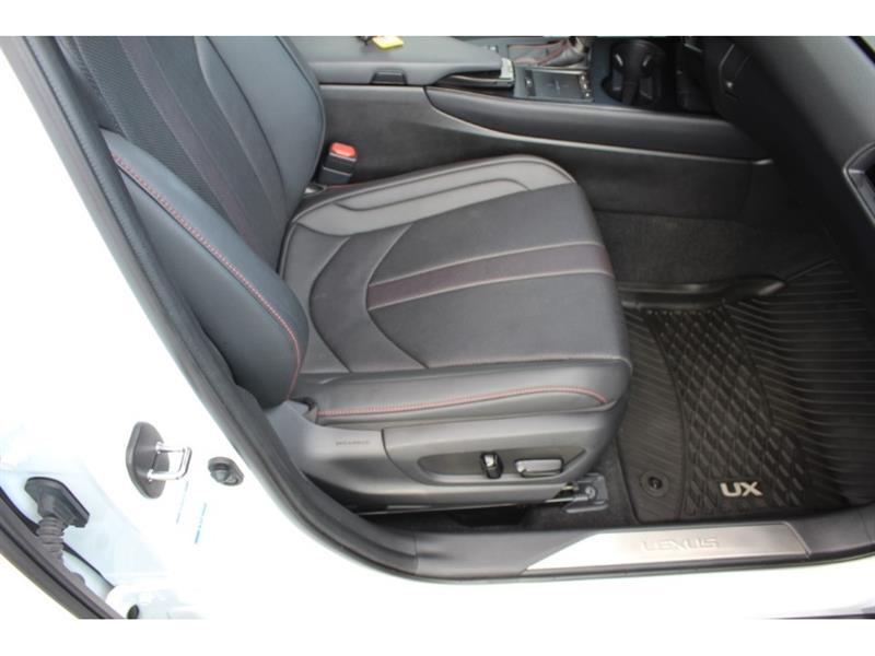 lexus UX 250H 2020 - 17