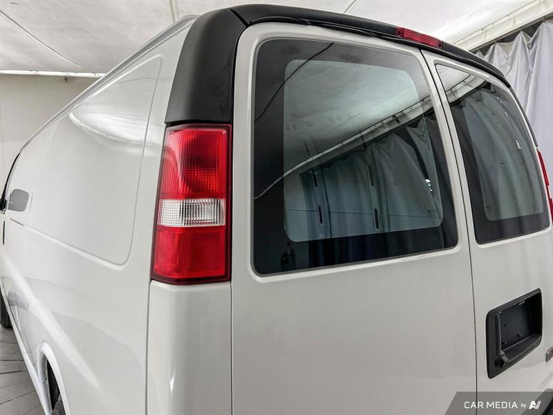 gmc Savana Cargo Van 2021 - 12