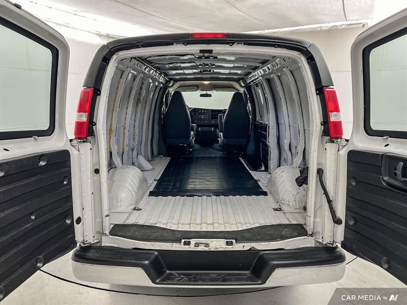 gmc Savana Cargo Van 2021 - 13
