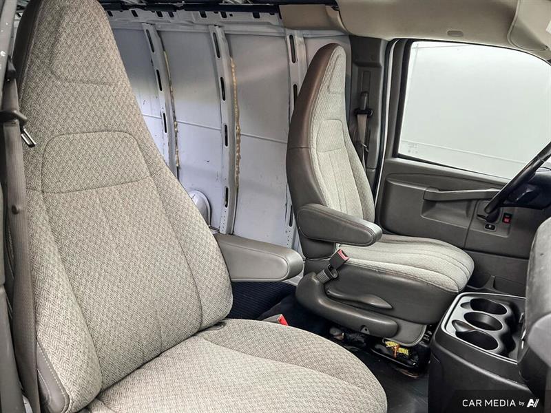 gmc Savana Cargo Van 2021 - 23