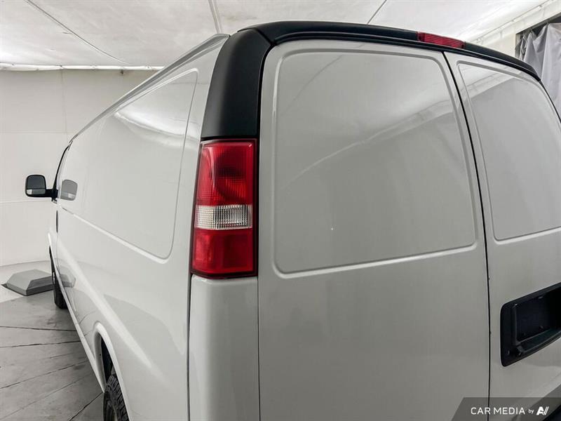 gmc Savana Cargo Van 2023 - 12