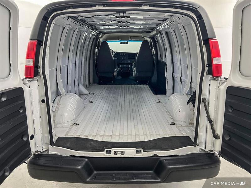 gmc Savana Cargo Van 2023 - 13