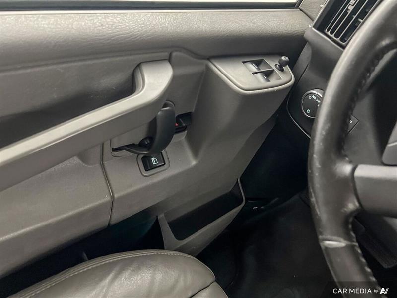 gmc Savana Cargo Van 2023 - 18