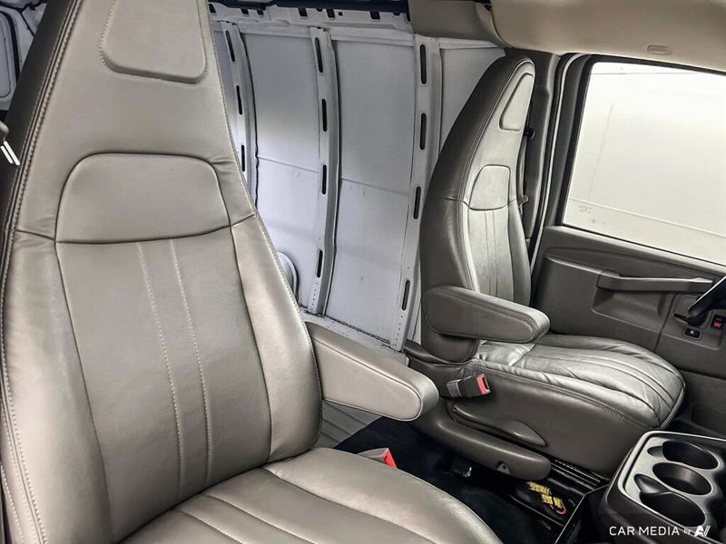 gmc Savana Cargo Van 2023 - 23