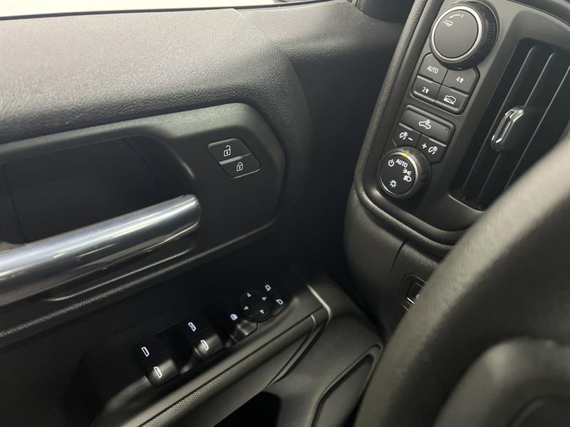 chevrolet Silverado 1500 2023 - 16