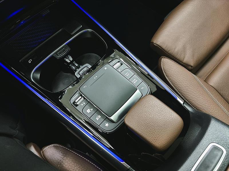 mercedes-benz GLA 2021 - 17