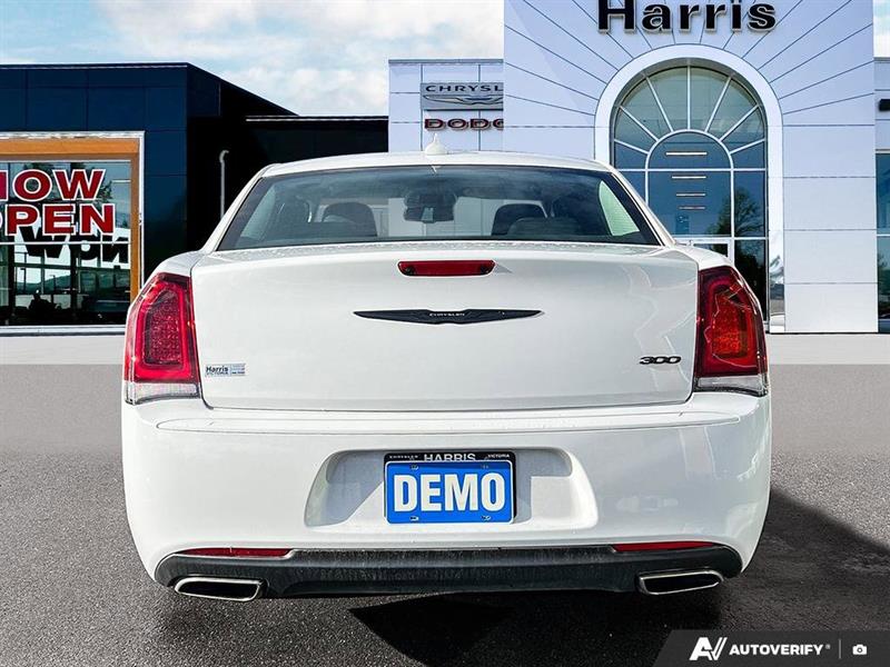 chrysler 300 2022 - 5