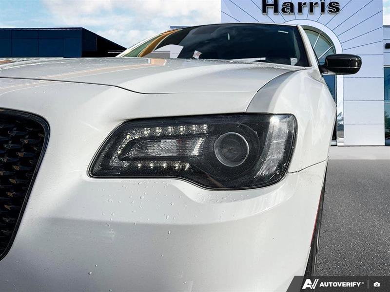 chrysler 300 2022 - 8