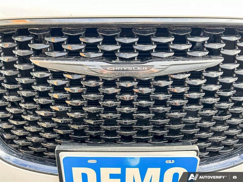 chrysler 300 2022 - 9