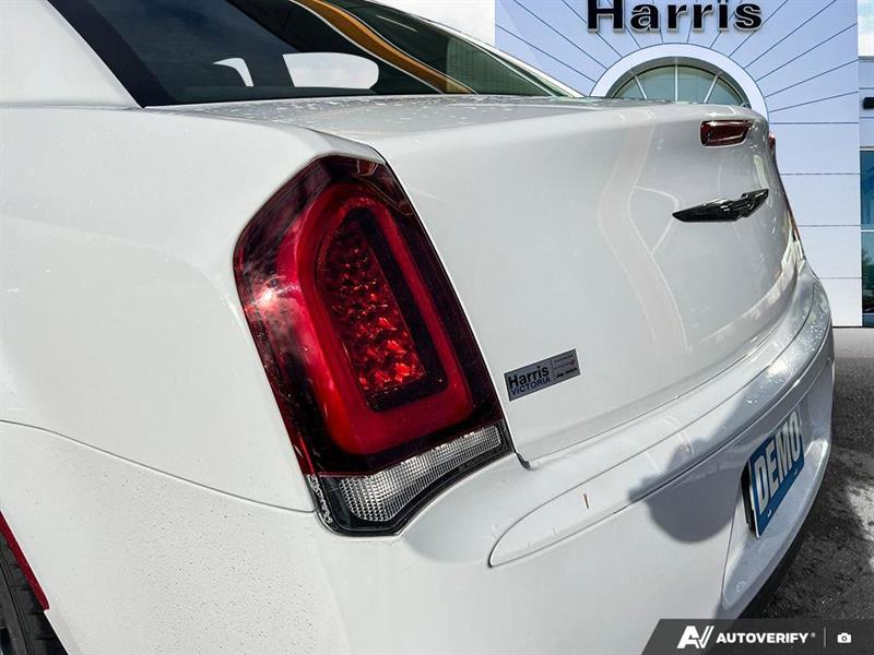 chrysler 300 2022 - 11