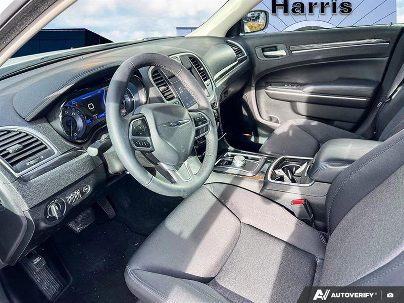 chrysler 300 2022 - 13