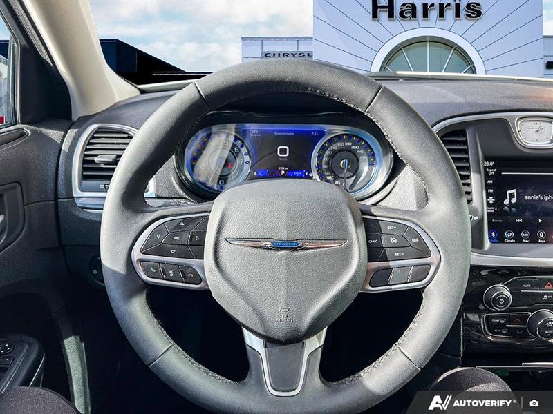 chrysler 300 2022 - 14