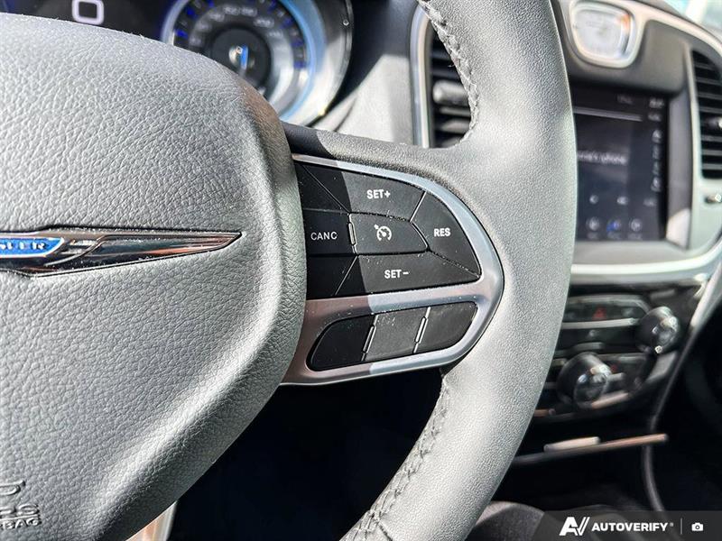 chrysler 300 2022 - 16