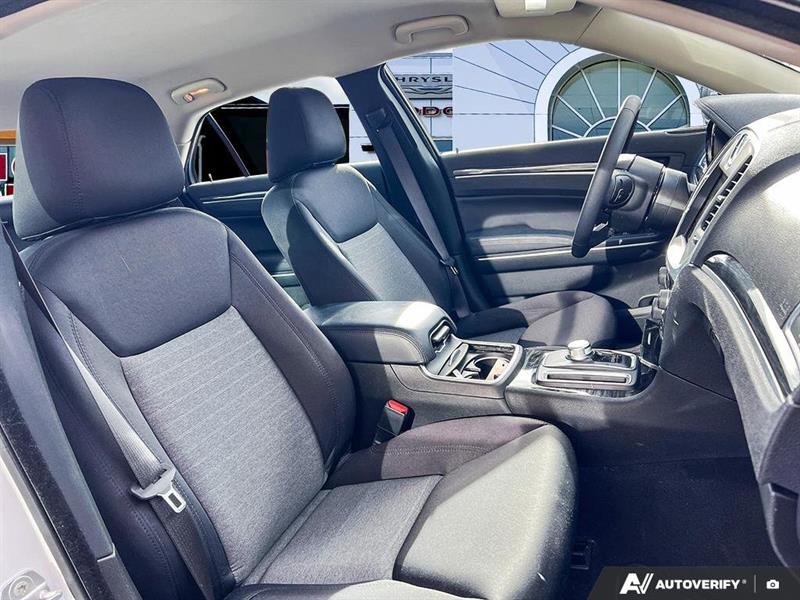 chrysler 300 2022 - 22