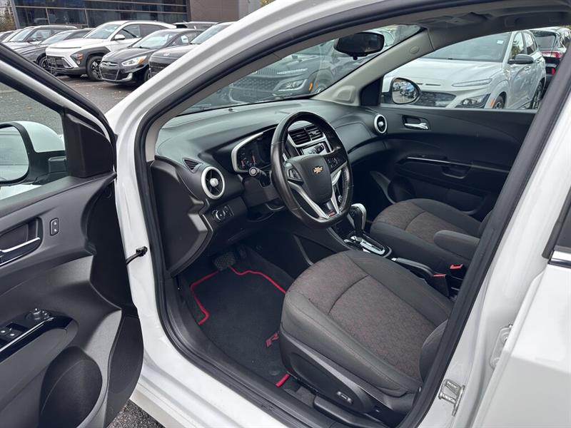 chevrolet Sonic 2017 - 13