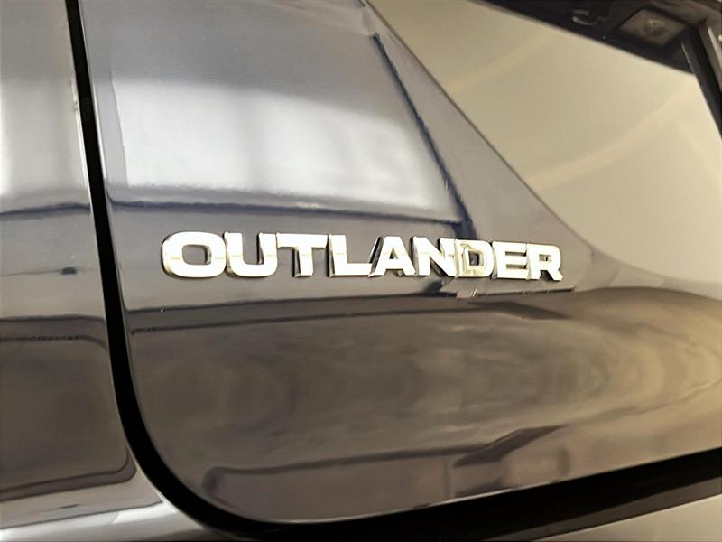 mitsubishi Outlander 2022 - 25